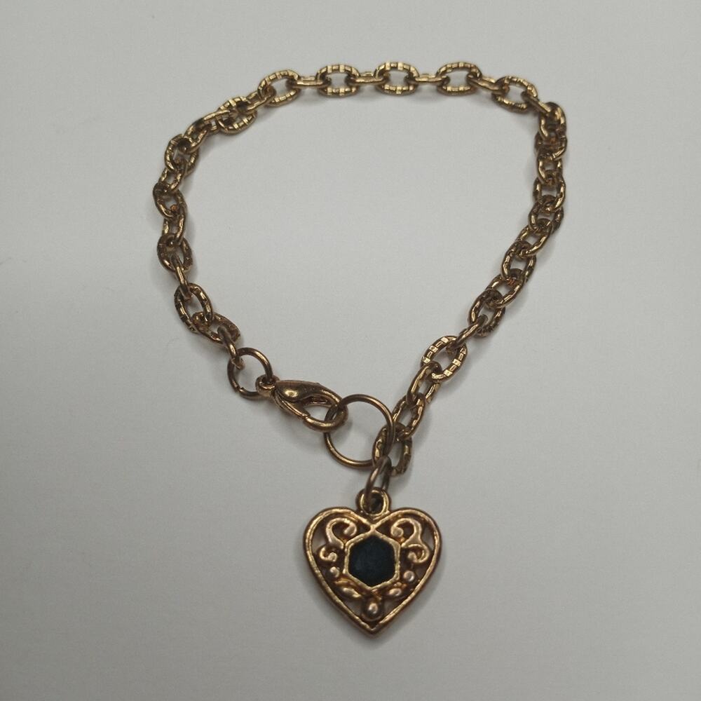 Rustic Chain Dangling Heart Onyx Bracelet - Picture 6 of 6